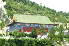 灵山宝塔陵园地理位置优势与园林景观特色解析